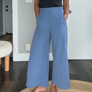 Lululemon Stretch Woven High-Rise Wide-Leg Cropped Pant
